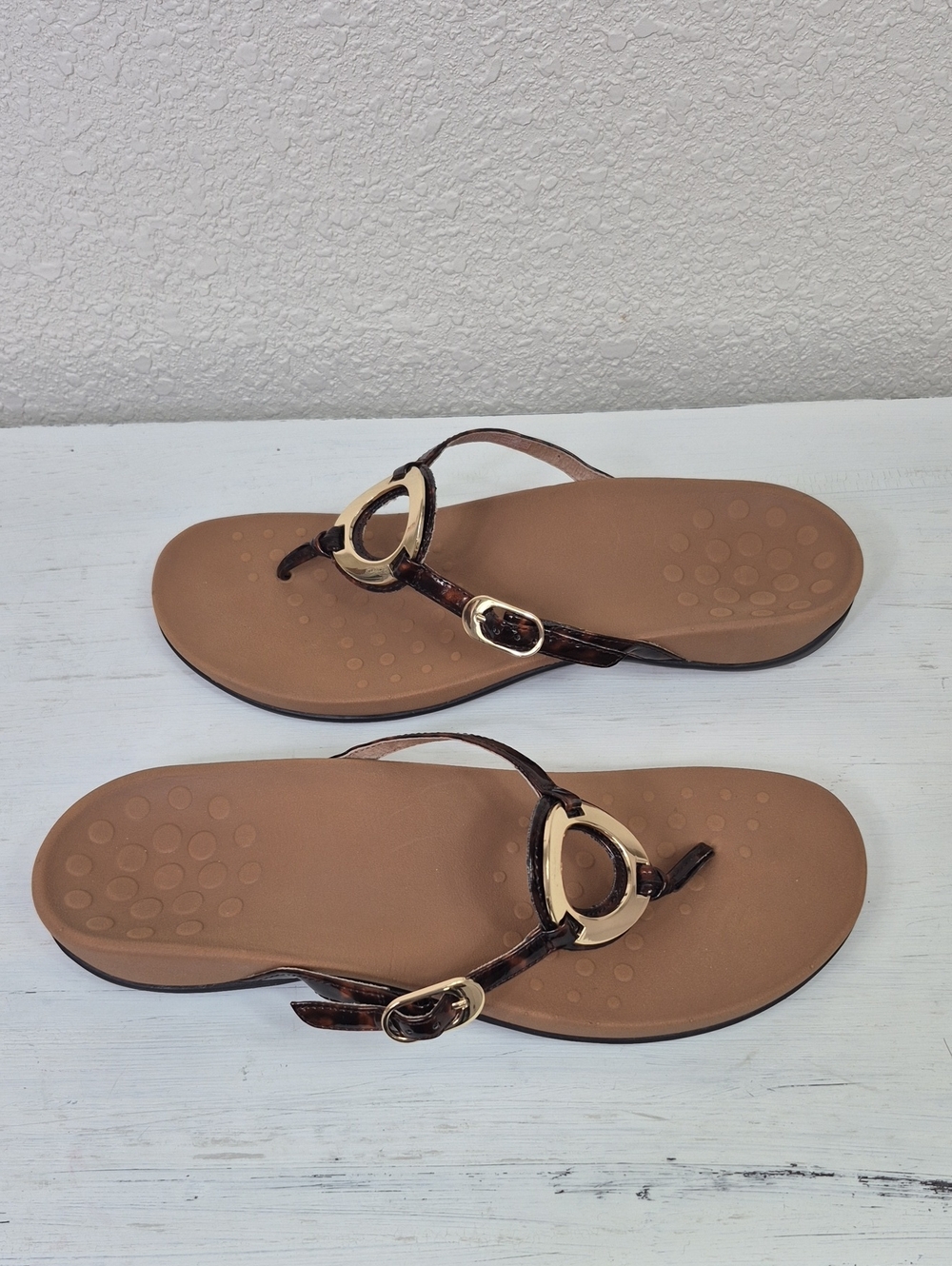 Vionic Karnia Tortoise Shell Brown Gold Ring Sandsls Size 11 Slip On Flip Flops